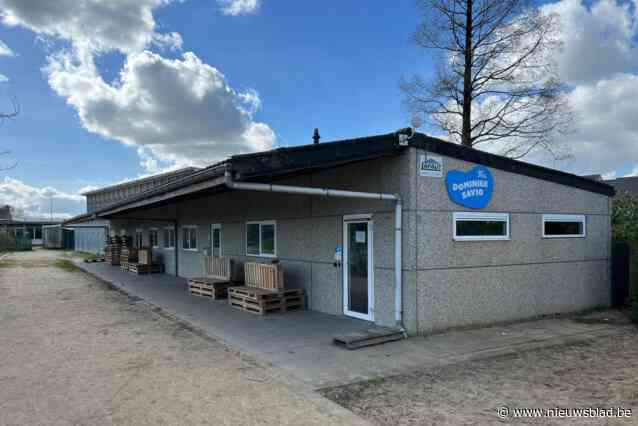 Vandalen richten flinke schade aan op gemeentelijk speelplein: “elektronica van toegangsdeur vernield”