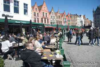 Daar is de zon en daar zijn de Brugse terrasjes weer