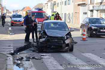 Twee auto’s beschadigd na ongeval op kruispunt