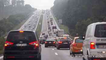 A9 in Richtung Berlin gesperrt – Führerhaus geht nach Crash in Flammen auf
