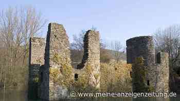 Malerische Wasserburg ist nur 50 Kilometer von Köln entfernt