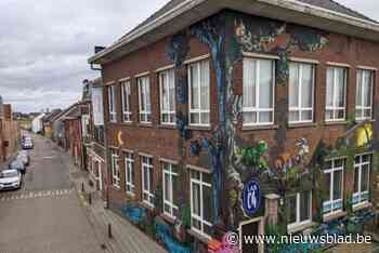 Immense muurschildering fleurt basisschool Lab’Oh op