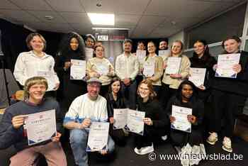 Voormalig ‘Familie’-acteur steunt Jez door acteerlessen te geven