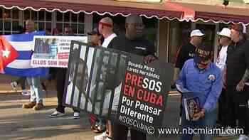 Miami demonstrators form human chain in solidarity with Cuba protests