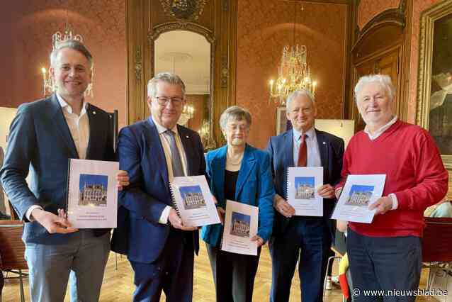 Seniorenadviesraad overhandigt memorandum