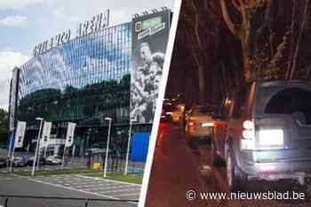 Na verschillende klachten moeten hogere boetes en parkeerverbod foutparkerende voetbalfans uit woonwijk weghouden