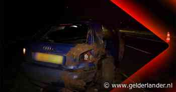 Staking bij NXP in Nijmegen • Auto rijdt sloot in én uit