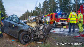 Tödlicher Verkehrsunfall im Nürnberger Land: Mann fährt in Gegenverkehr und kracht frontal in LKW
