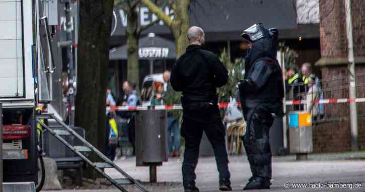 Mann droht in Sparkasse mit Bombe