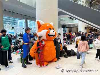 Attendees say multiple phones stolen at busy Toronto Comicon convention