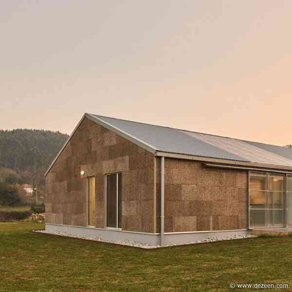 Gurea Arquitectura Cooperativa clads rural Spanish house with cork blocks