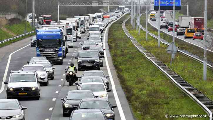 A58 dicht door ongeluk, traumahelikopter onderweg