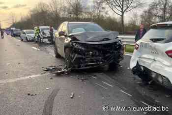 Twee gewonden bij kettingbotsing in Diepenbeek