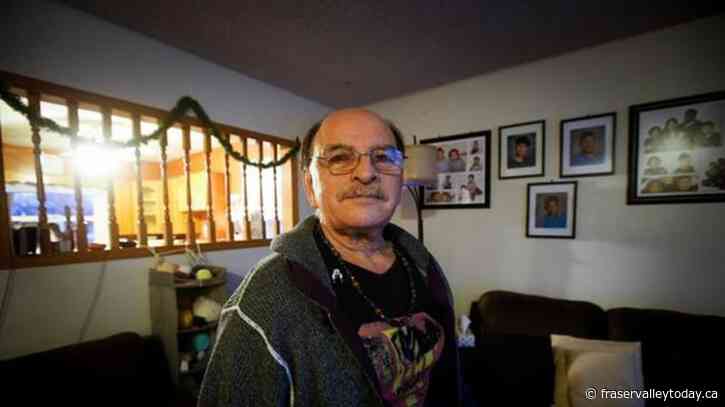 Manitoba premier to apologize to two men switched at birth in 1955