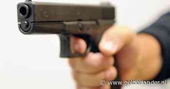 ‘Levensgevaarlijk, onacceptabel en zeer beangstigend’: man richt doorgeladen wapen op vriendin