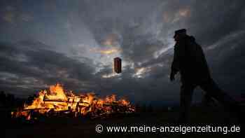 Osterfeuer vor dem Entzünden unbedingt umschichten