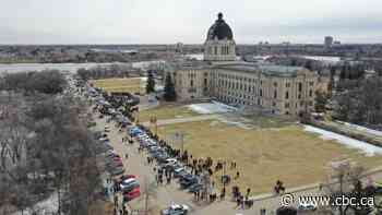Teachers rally outside legislature in Regina, picket across the province