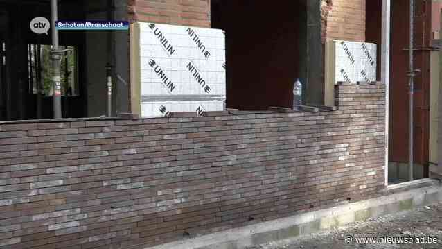 Gezinnen zijn duizenden euro kwijt na oplichting door aannemer: “Wij betalen 20 jaar af voor een onbewoonbaar pand”