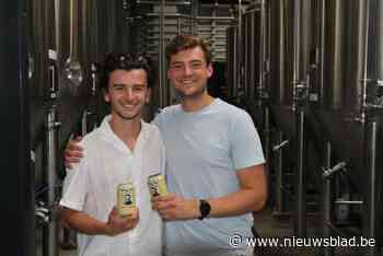 Stijn en Arthur eren grootvader met alcoholisch gemberbier: “Recept van 250 jaar oud”