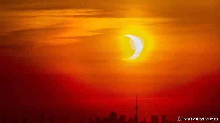 Total eclipse promises celestial show with streamers, loops and a possible comet