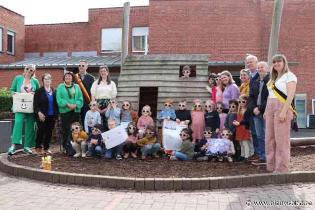 Tweede kleuterklas wint tekenwedstrijd affiche Peizegem Kermis