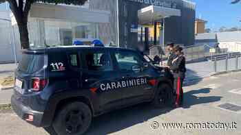 La nonna sale sul treno e il nipote di 9 anni rimane da solo sulla banchina della stazione