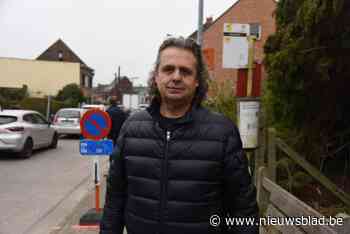 Oppositieraadslid wil problemen bushalte opgelost zien: “Laat parkeren aan de overkant toe”