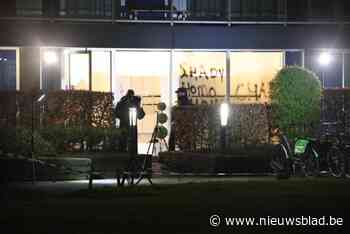 Veroordeelde drugscrimineel geviseerd bij aanslag in Berchem, buurt Fruithoflaan reageert geschokt: “Je verwacht zoiets niet hier”