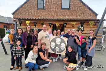 Personeel verrast Piet en Els op 25ste verjaardag van hun bakkerij: “Dit pakt me heel erg”