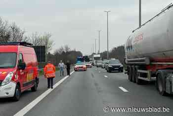Vrachtwagenbestuurder in levensgevaar na ernstig ongeval op E313 in Massenhoven