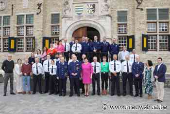 Politiemensen en personeelsleden zone Polder krijgen eretekens uitgereikt