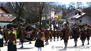 20 Jahre Gemeinschaft: Raublinger Gebirgsschützen begehen Jubiläum mit festlichem Umzug