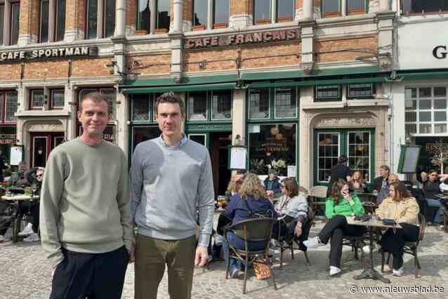 Klaas (43) en Wesley (45) aan het roer van Café Français op de Brugse markt: “We houden het betaalbaar, vers en vooral  lekker”