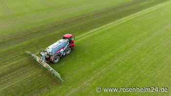 Traktorfahrer wird ohnmächtig - 14 Tonnen Gülle laufen aus