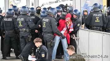Großeinsatz in Rosenheim: Warum 200 Polizisten durch den Bahnhof stürmten