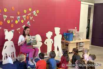 Lierenaar Hanne Luyten leest voor tijdens Jeugdboekenmaand in Kadee Speelmicroob