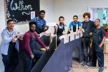 Cursisten Crescendo CVO bouwen speelkasteel voor kinderen  Blijhuis: “Project dat iedereen vooruit helpt”