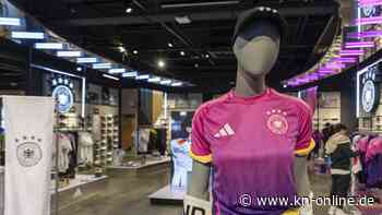 Robert Habeck kritisiert Ausrüstungswechsel von Nationalmannschaften