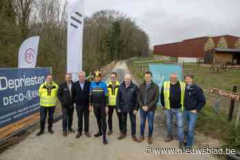 Johan Museeuw fietst pas herstelde weg naar Paterberg officieel in: “Net op tijd klaar, want een alternatief was er niet”