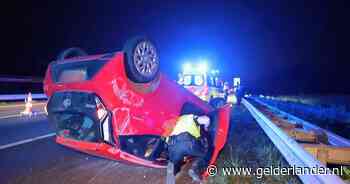 Auto’s botsen tegen elkaar op A15, een auto eindigt op de kop