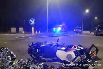 Motorrijder zwaargewond na botsing met auto op kruispunt