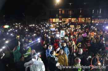Ein Lichtermeer mit 300 Besuchern auf dem Blücherplatz