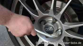 Auf Parkdeck in Nagold: Unbekannter löst Radmuttern an Auto