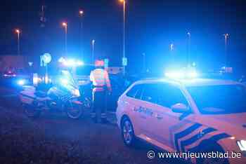 Auto slaat op de vlucht bij grootschalige politieactie, verdachte met 500 gram heroïne gearresteerd dankzij speurhond