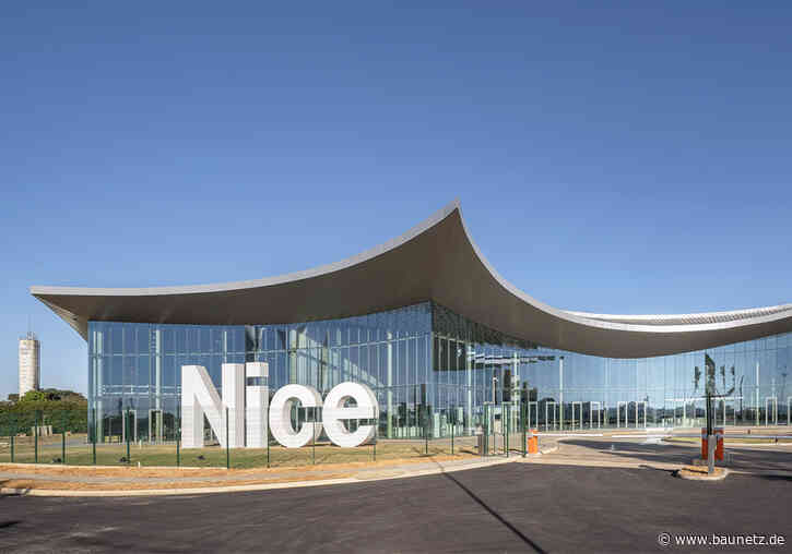 Tropisches Spitzendach
 - Entwicklungszentrum von Mario Cucinella Architects bei São Paulo