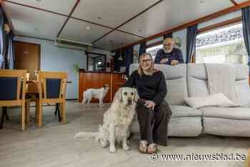 Meer dan honderd jaar oud oorlogsschip werd een woonboot en zoekt nieuwe eigenaars: “Wakker worden met zicht op wilde zwanen, wie wil dat niet?”