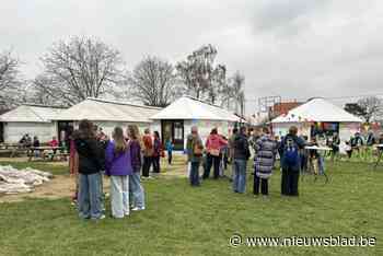 Basisschool opent officieel twee nieuwe maggie-tenten: “160 kinderen krijgen hier les”