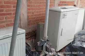 Stromkästen vor dem Heisingschen Haus in Delbrück werden geprüft