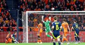 LIVE | Oranje heeft het moeilijk tegen Schotland: Flekken houdt zijn ploeg op de been met superredding