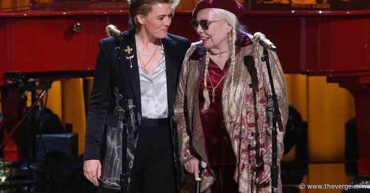 Joni Mitchell is back on Spotify just like Neil Young — because Joe Rogan isn’t going anywhere